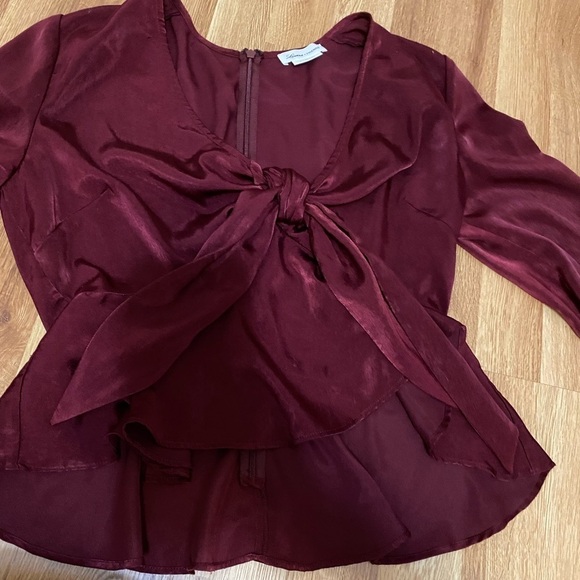 LOVERS + FRIENDS / Grenadine maroon burgundy satin tie front  plunge Top medium - Picture 4 of 6